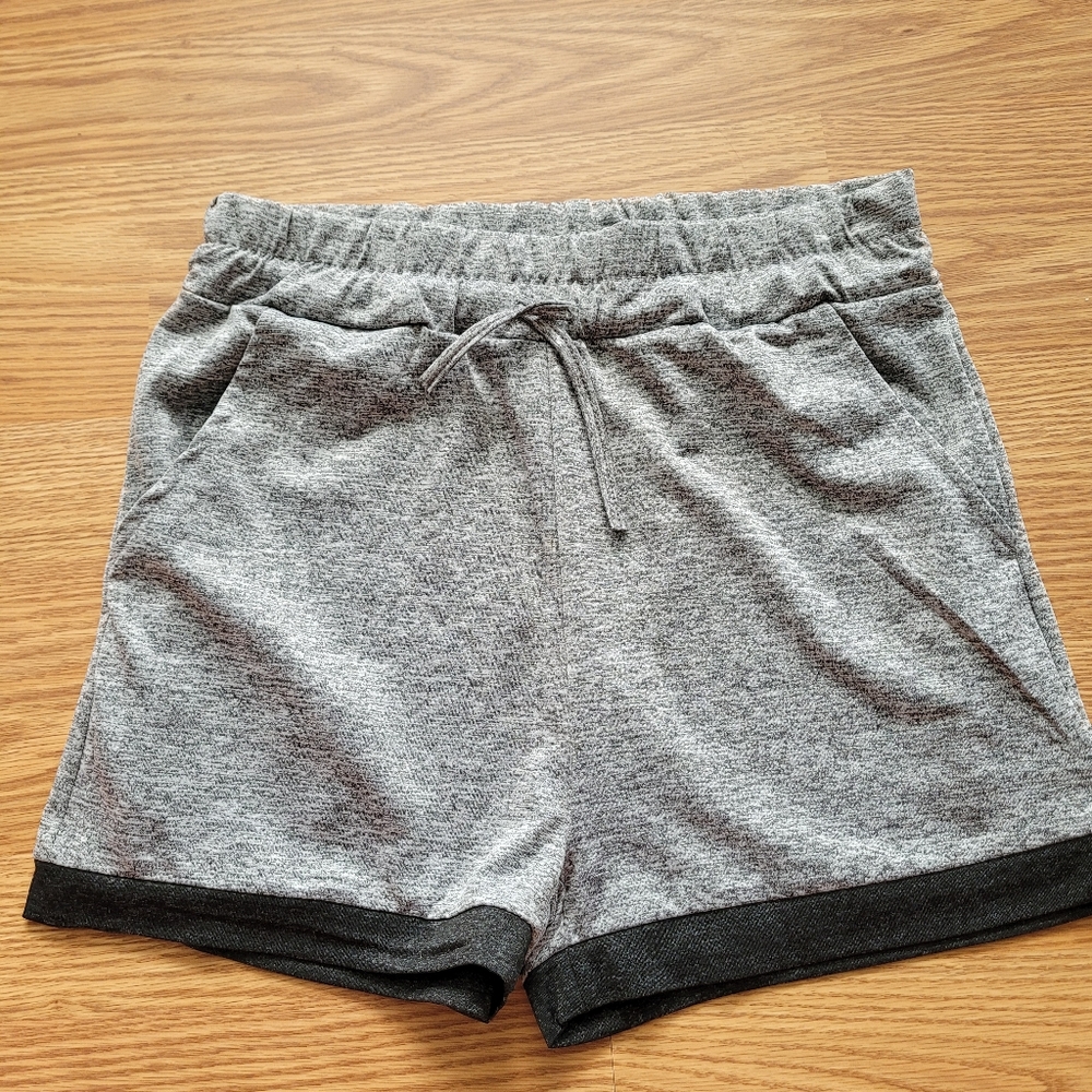 2/$20 NWOT. Ladies thin shorts